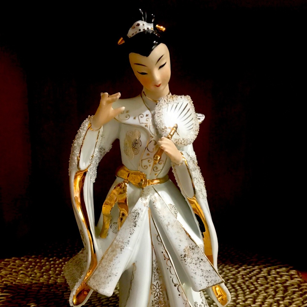 Vintage China female figurine 1956